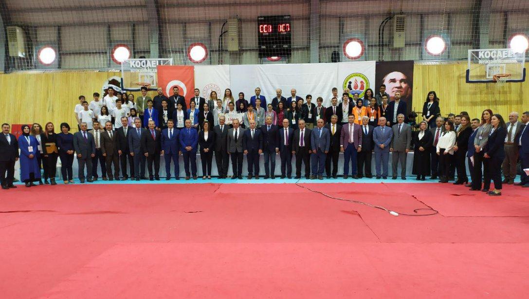 Gökşen Mustafa Yücel´e Vefa Matematik Olimpiyatları Finali